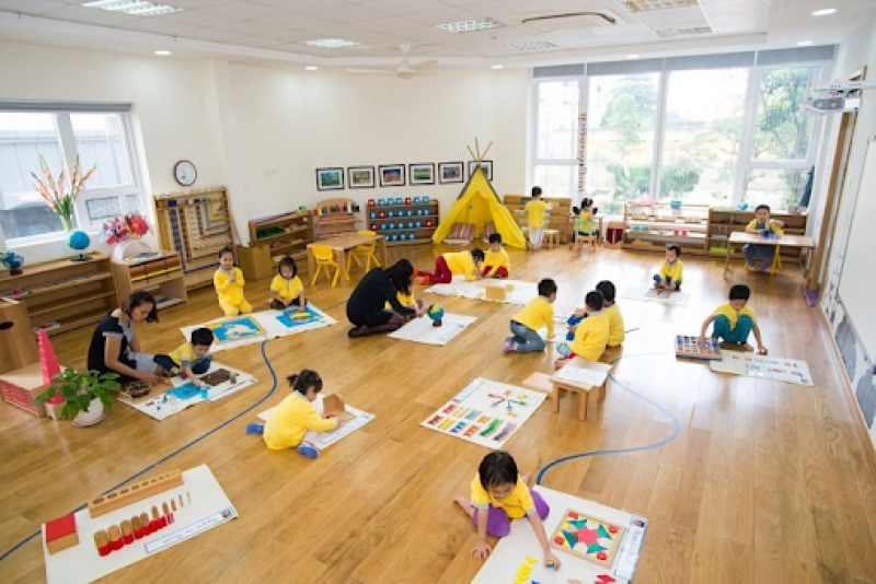 So sánh montessori và steiner