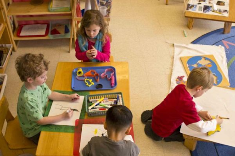 So sánh montessori và steiner
