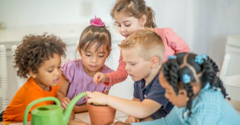 so sánh phương pháp montessori và reggio emilia